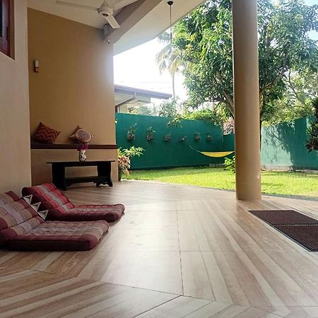 Guesthouse Dilush ベールワラ エクステリア 写真