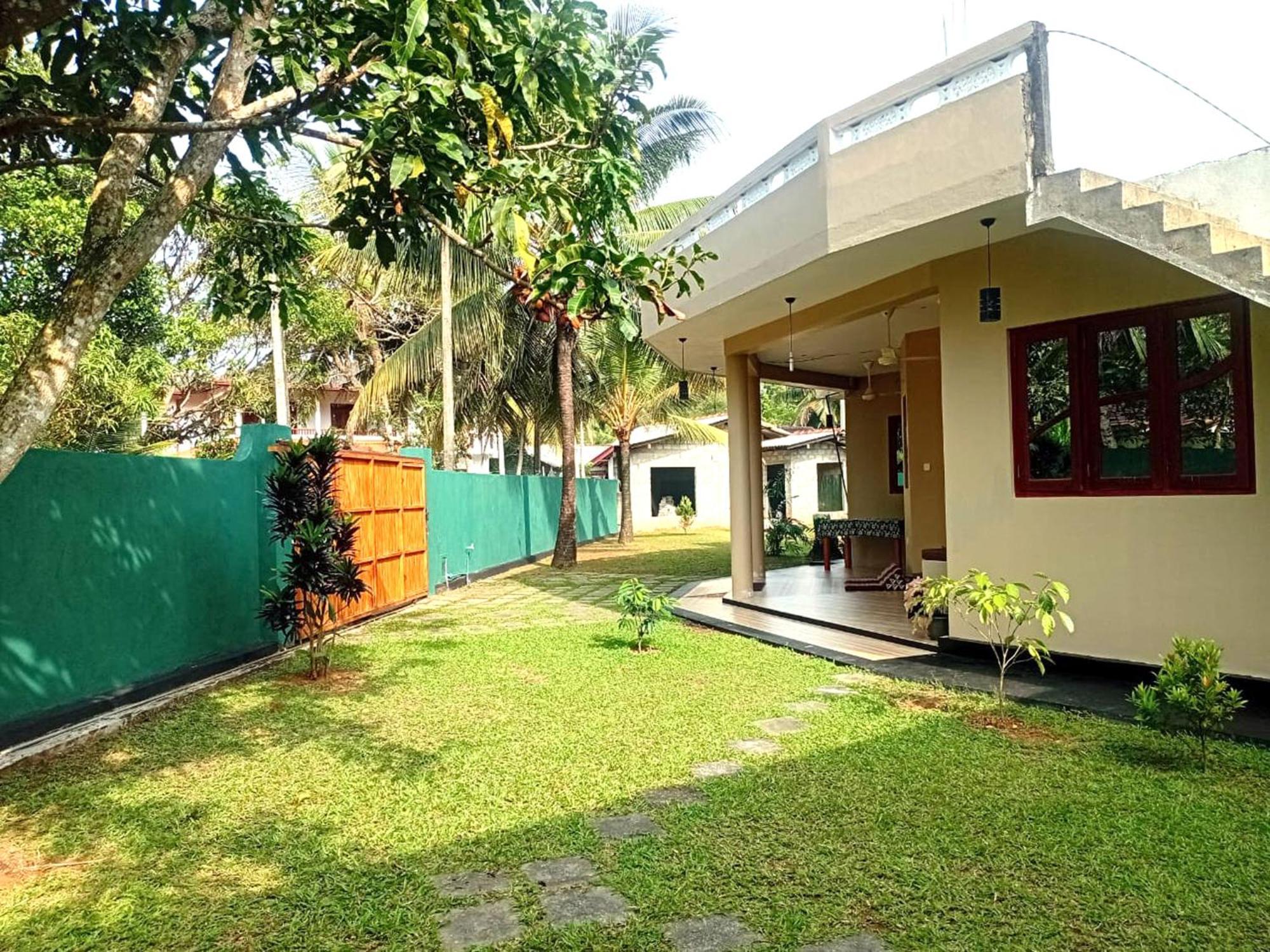 Guesthouse Dilush ベールワラ エクステリア 写真