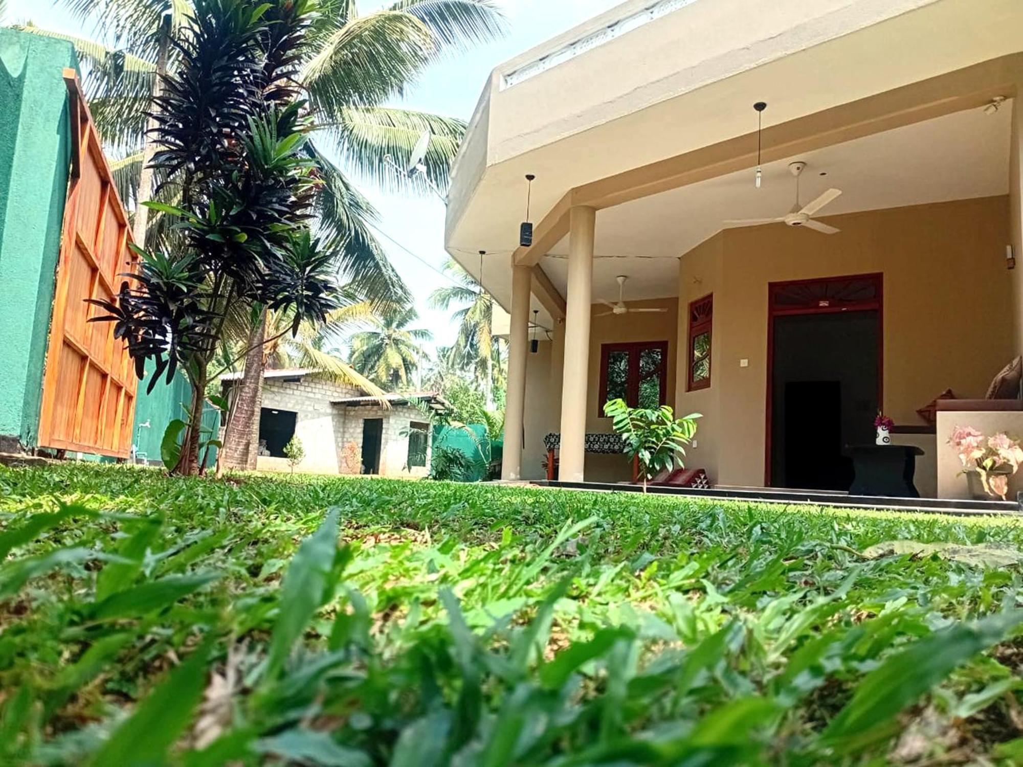 Guesthouse Dilush ベールワラ エクステリア 写真