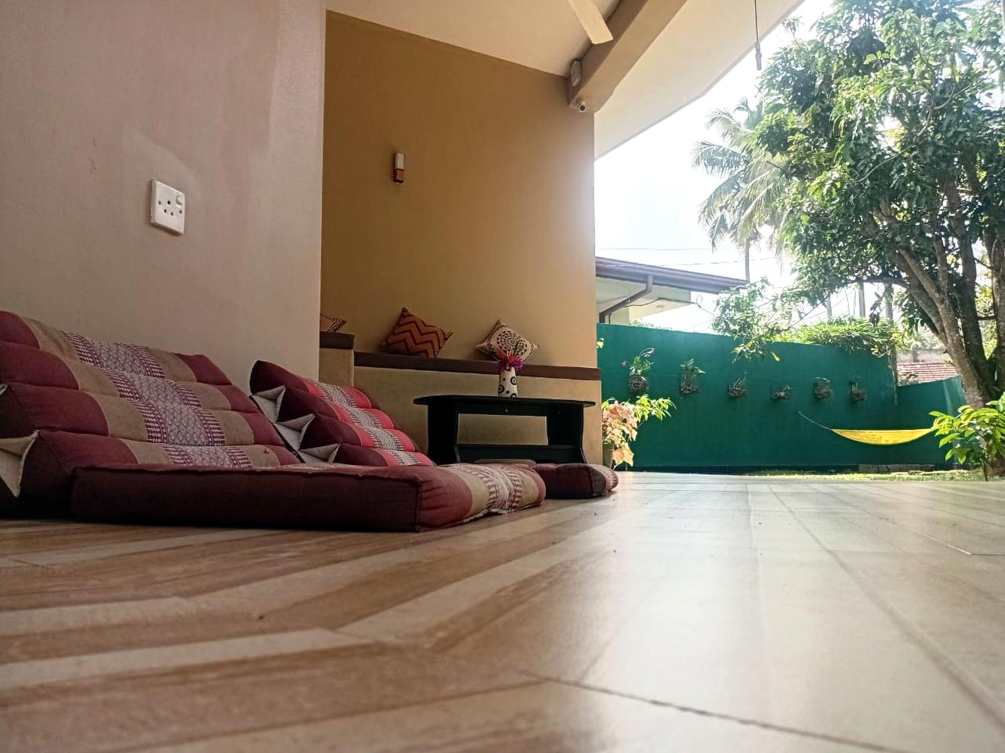 Guesthouse Dilush ベールワラ エクステリア 写真