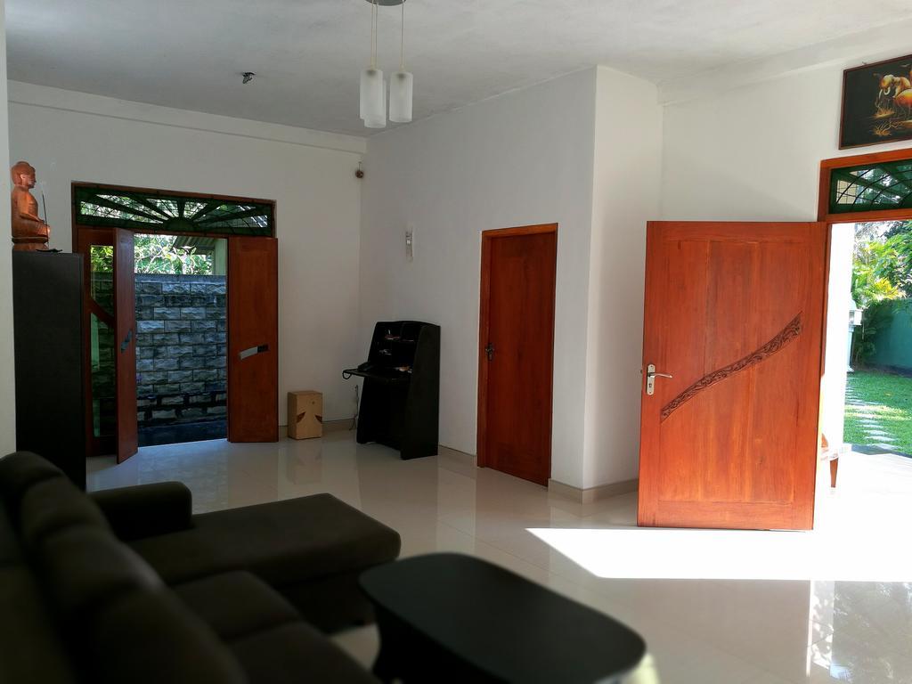 Guesthouse Dilush ベールワラ エクステリア 写真